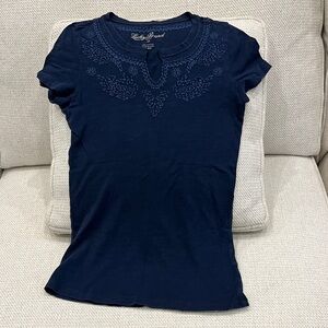 Lucky Brand Women’s T Shirt With Stitched Design, Size XS, EUC